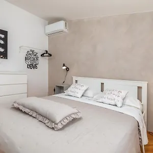 Tesic Close To The Sea With Shared 4xbicycles Apartment